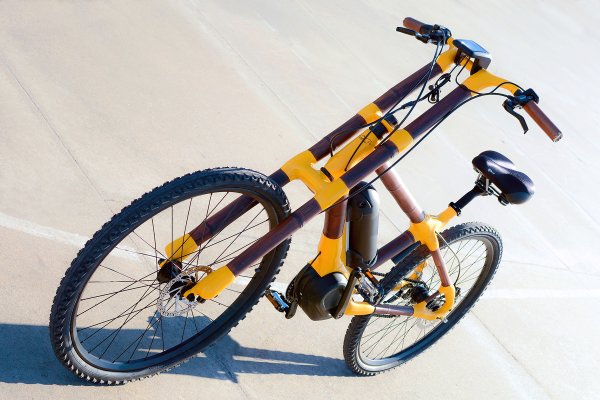 bicicleta eléctrica de bambú