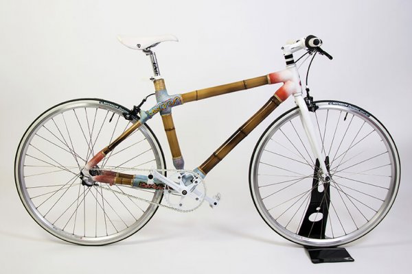 Malón Bikes Art Collction by Alberto Blanchart. Cuadro de bambú estética de cómic.