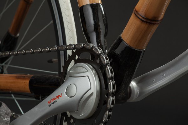 Malón Bikes bicicleta híbrida de bambú, detalle caja pedaelra
